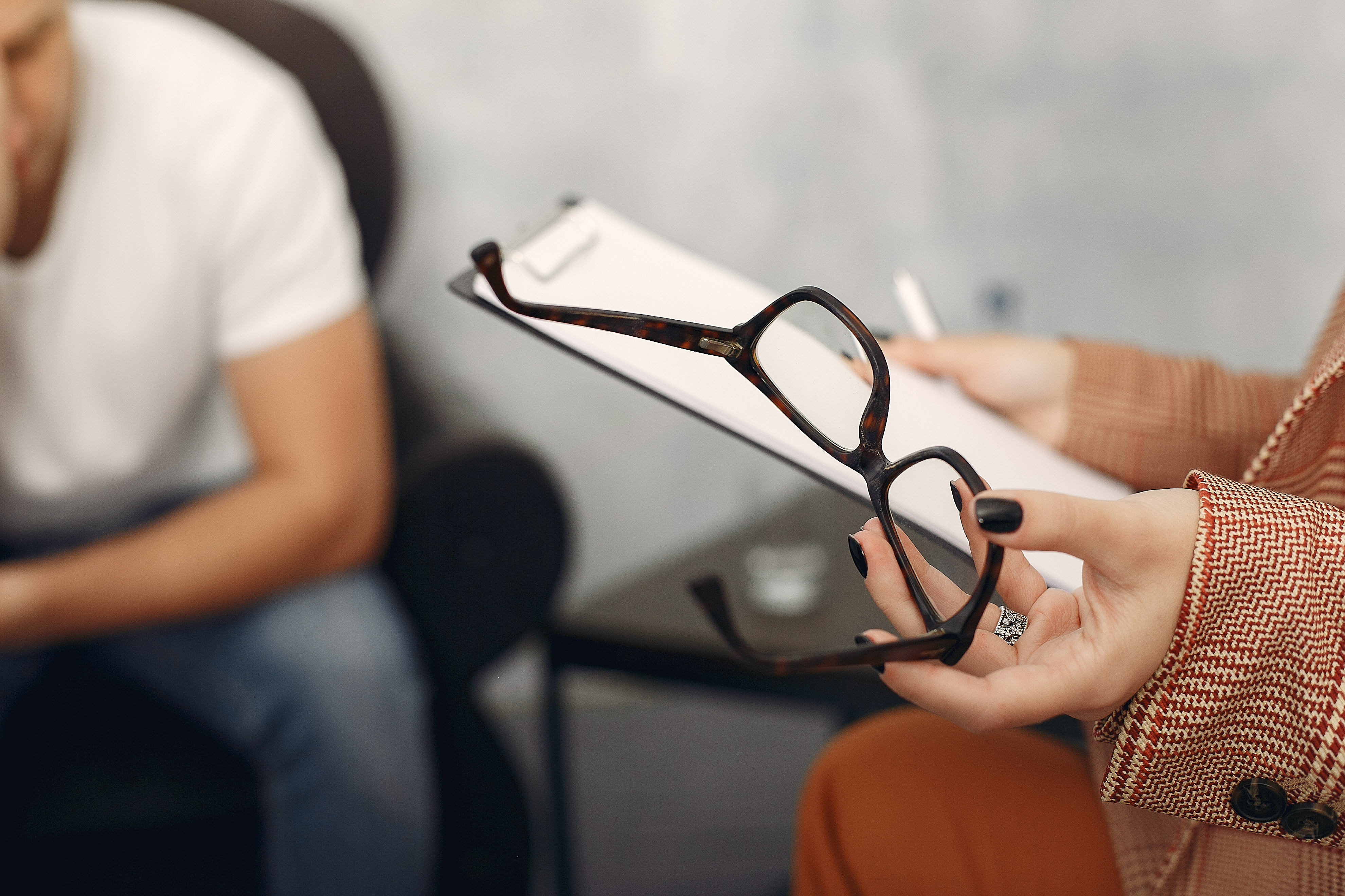 man sitting psychologist s office talking about problems